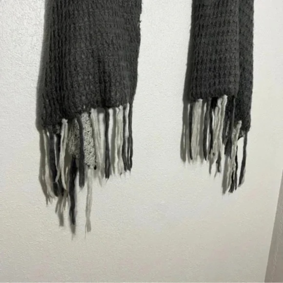 Button up two tone knitted blanket shawl / scarf - Picture 2 of 8